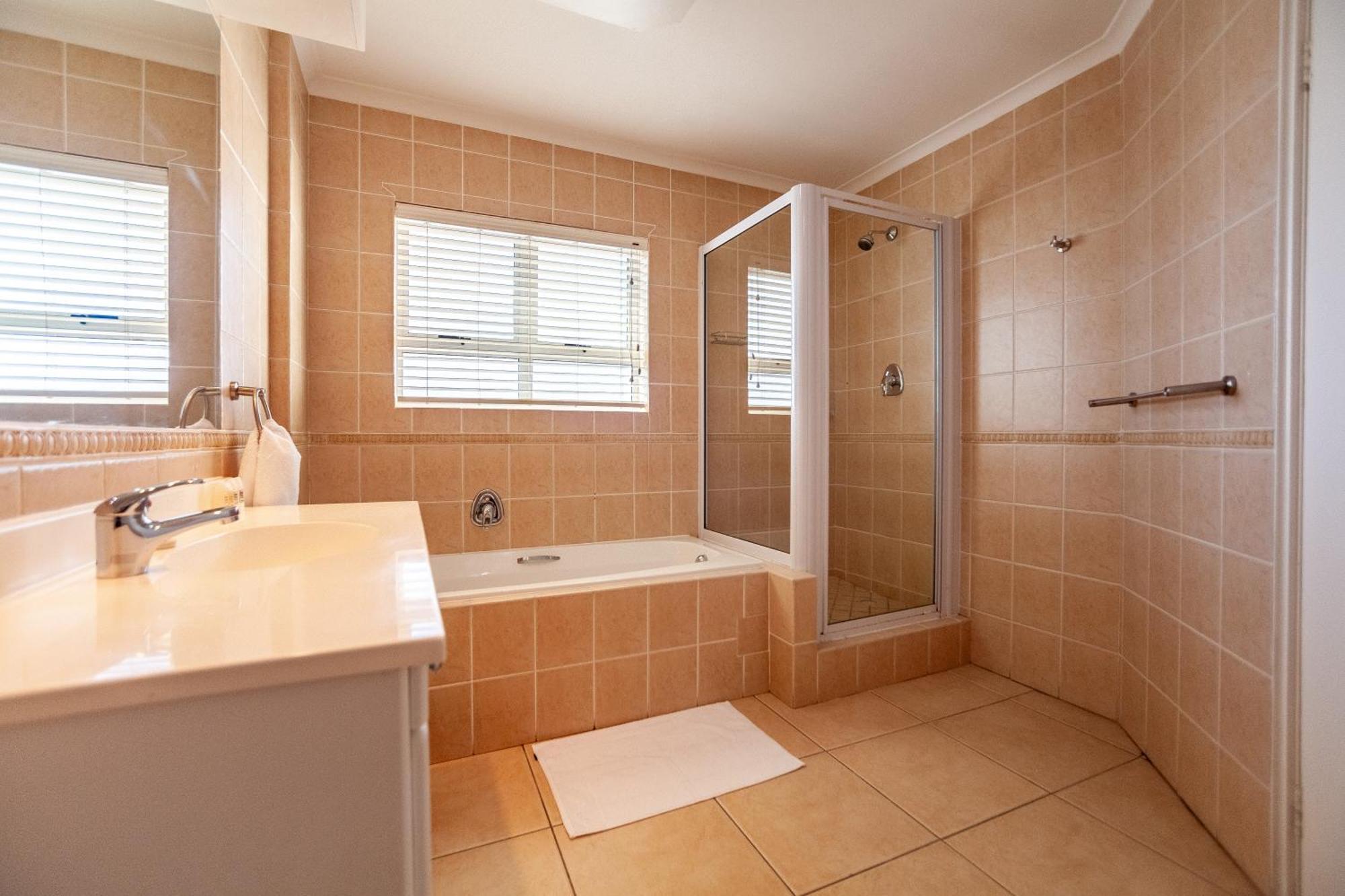 Luxury Ocean View Beachfront 2 Bed Apartment -206 The Waves, Blouberg, Cape Town Bloubergstrand Exterior foto