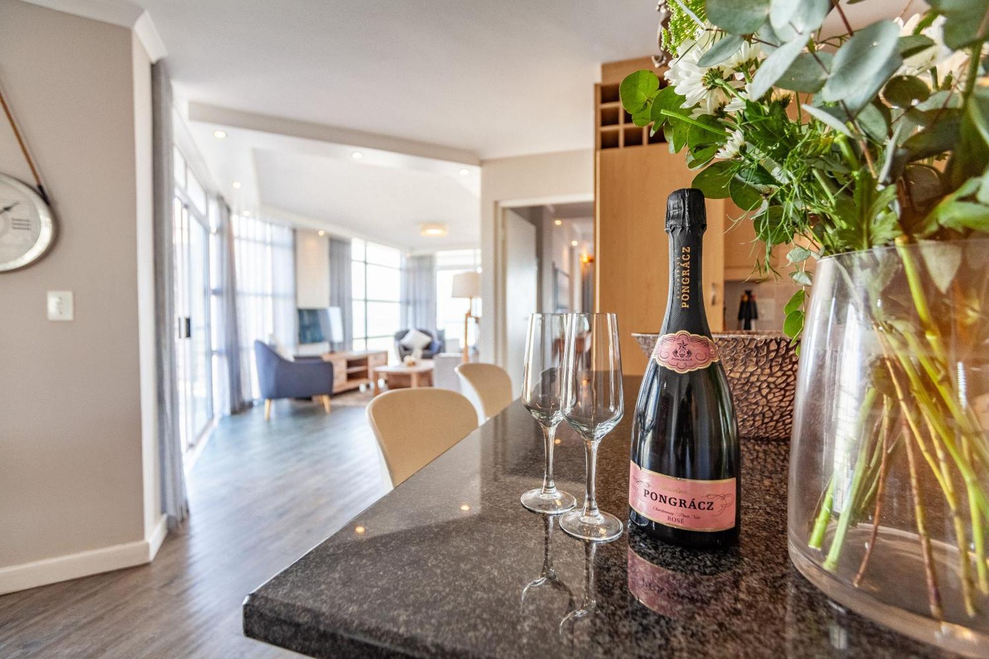 Luxury Ocean View Beachfront 2 Bed Apartment -206 The Waves, Blouberg, Cape Town Bloubergstrand Exterior foto